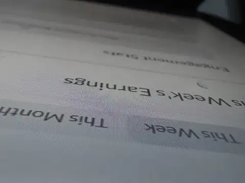 EssenceLovers online show from February 10, 2026, 4:05 am