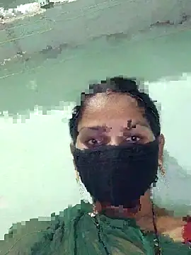 poojam93 online show from September 9, 2025, 4:39 pm