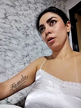 CristalHeart  online show from March 28, 2026, 1:49 am