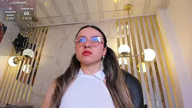 Ariagh  online show from November 21, 2025, 7:34 pm