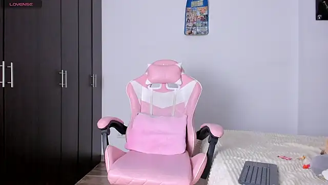 kendal hot01 online show from March 12, 2026, 7:09 pm