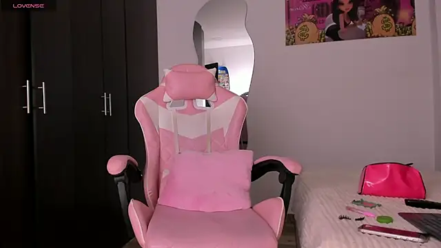 kendal hot01 online show from April 9, 2026, 7:52 pm