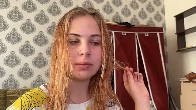 Snapshot of Alismoona chatting on July 12, 2026, 7:43 am Alismoona online show from July 12, 2026, 7:43 am