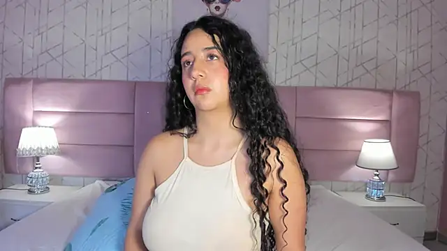 BellaSwwan online show from December 13, 2025, 7:53 pm