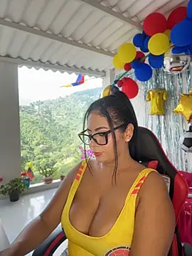 samanthahut1 online show from June 17, 2026, 9:05 pm