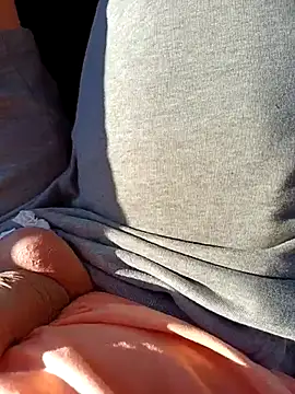 Snapshot of Micki2 chatting on September 11, 2025, 1:33 pm Micki2 online show from September 11, 2025, 1:33 pm