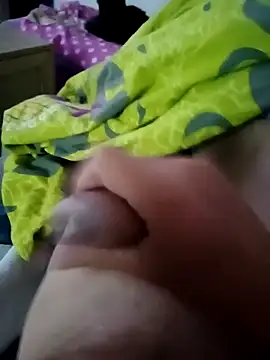 Snapshot of Micki2 chatting on September 28, 2025, 5:35 am Micki2 online show from September 28, 2025, 5:35 am