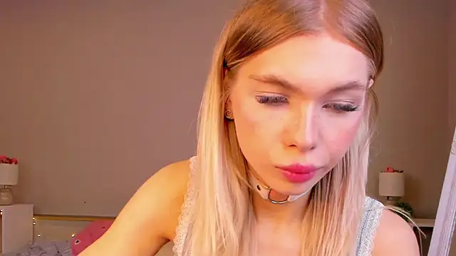 Blondy Fina online show from May 15, 2026, 5:14 am