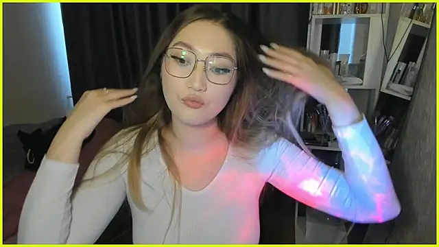 lyra x online show from October 27, 2025, 5:00 am