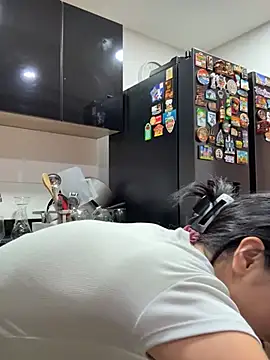 zoecams1 online show from May 16, 2026, 8:18 pm