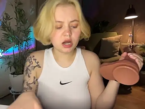 MoonIvy  online show from March 20, 2026, 6:24 pm