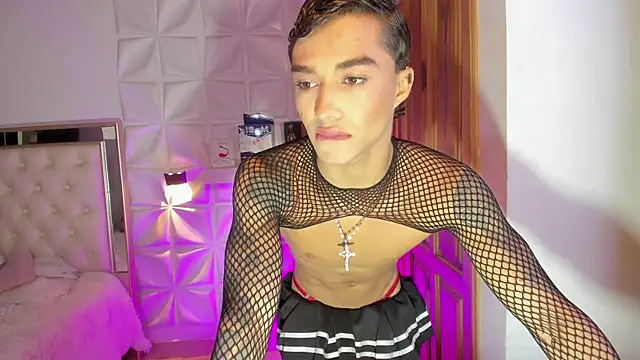 Wyatt Rose online show from November 30, 2025, 4:05 am