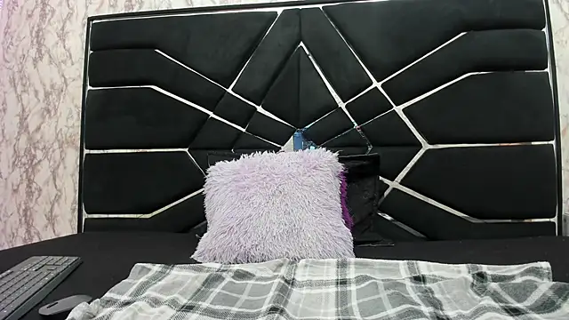 Snapshot of LITTLESUSSYY_ chatting on October 9, 2025, 11:41 am LITTLESUSSYY online show from October 9, 2025, 11:41 am