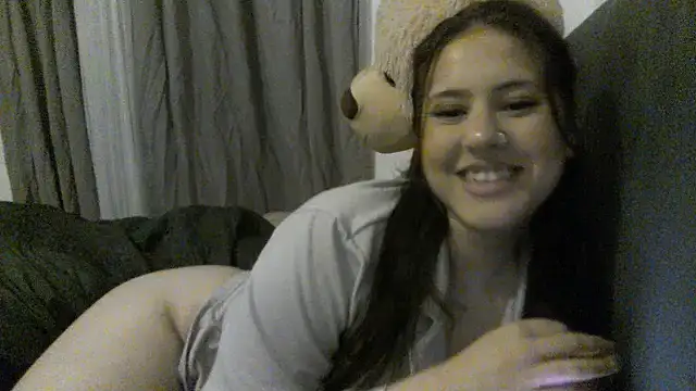 Snapshot of laylabliss chatting on October 17, 2025, 12:25 am laylabliss online show from October 17, 2025, 12:25 am