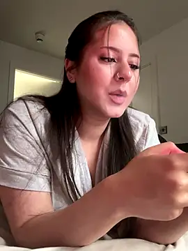 Snapshot of laylabliss chatting on November 12, 2025, 2:28 pm laylabliss online show from November 12, 2025, 2:28 pm