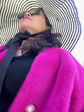 anna yngs online show from February 27, 2026, 5:40 am