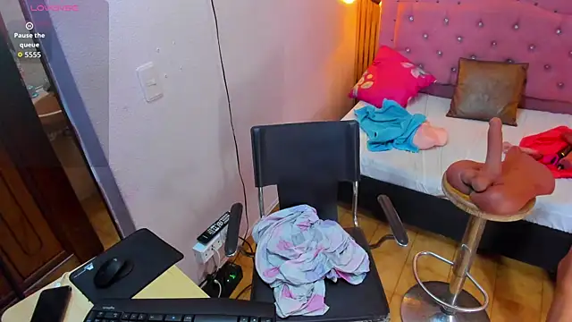 Snapshot of Lena_Bdsm chatting on March 26, 2026, 11:27 am Lena Bdsm online show from March 26, 2026, 11:27 am