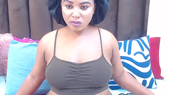 AfricanQueenxx40 online show from December 17, 2025, 6:25 pm