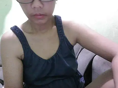 Snapshot of HotLadyPinay32 chatting on May 1, 2026, 10:25 pm HotLadyPinay32 online show from May 1, 2026, 10:25 pm