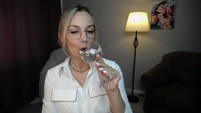 Ava Elior online show from October 8, 2025, 9:51 am