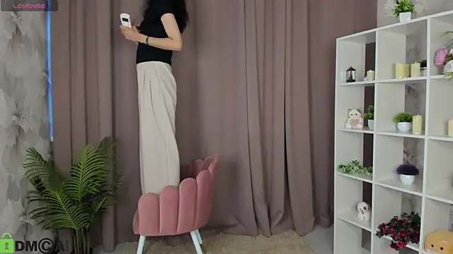 Snapshot of FlirtyAura chatting on May 12, 2026, 11:40 am FlirtyAura online show from May 12, 2026, 11:40 am