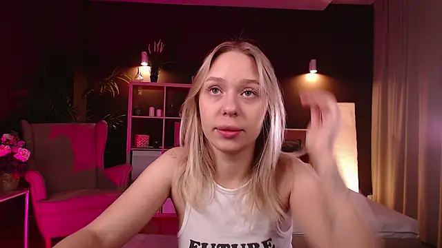 Pooja Hegde online show from September 15, 2025, 1:05 am