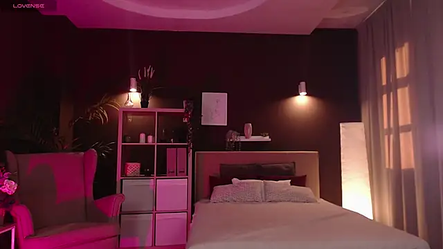 Pooja Hegde online show from September 16, 2025, 1:06 am