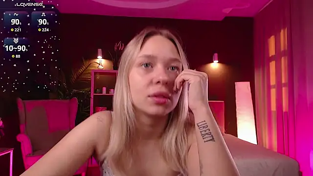 Pooja Hegde online show from September 27, 2025, 1:10 am