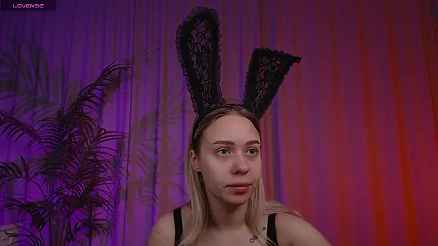 Pooja Hegde online show from October 8, 2025, 1:14 am