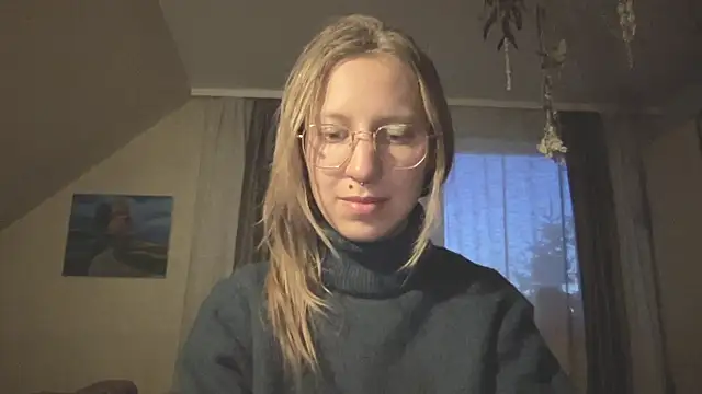 Snapshot of SenseInner chatting on November 15, 2025, 3:08 pm SenseInner online show from November 15, 2025, 3:08 pm