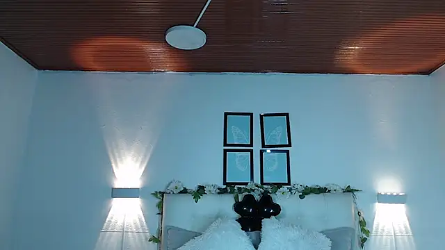 Megan 05  online show from November 22, 2025, 7:35 pm