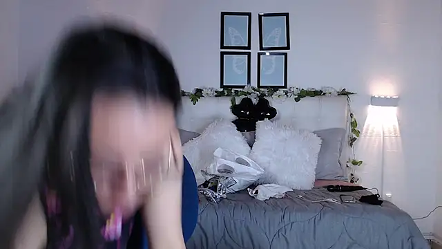 Megan 05  online show from November 24, 2025, 6:51 pm