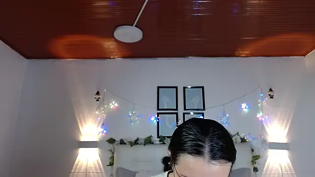 Megan 05  online show from February 5, 2026, 7:07 pm