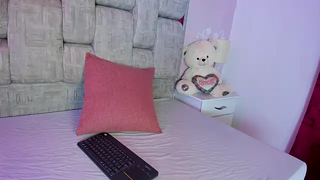 KatySweetas online show from February 18, 2026, 2:13 pm