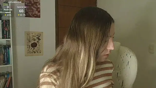 velvet  moon online show from February 26, 2026, 5:39 am