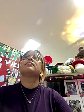 iamlucy online show from November 12, 2025, 10:09 pm