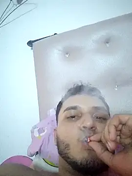 Snapshot of Hotguys111 chatting on September 24, 2025, 3:43 am Hotguys111 online show from September 24, 2025, 3:43 am