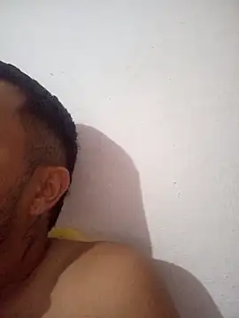 Snapshot of Hotguys111 chatting on November 25, 2025, 5:29 am Hotguys111 online show from November 25, 2025, 5:29 am