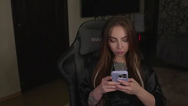 Snapshot of lis_silver chatting on November 12, 2025, 11:21 am lis silver online show from November 12, 2025, 11:21 am