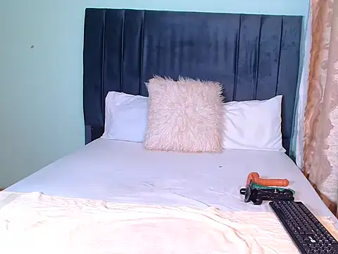 Snapshot of KINKYBOOTI22 chatting on December 14, 2025, 2:17 am KINKYBOOTI22 online show from December 14, 2025, 2:17 am