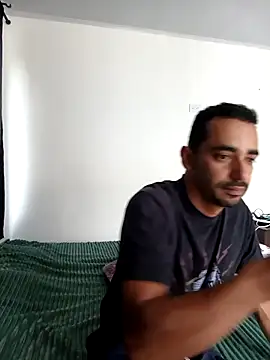 stivenlujan69 online show from November 14, 2025, 1:10 pm