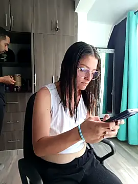 stivenlujan69 online show from November 17, 2025, 1:39 pm