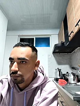 stivenlujan69 online show from January 19, 2026, 12:58 am