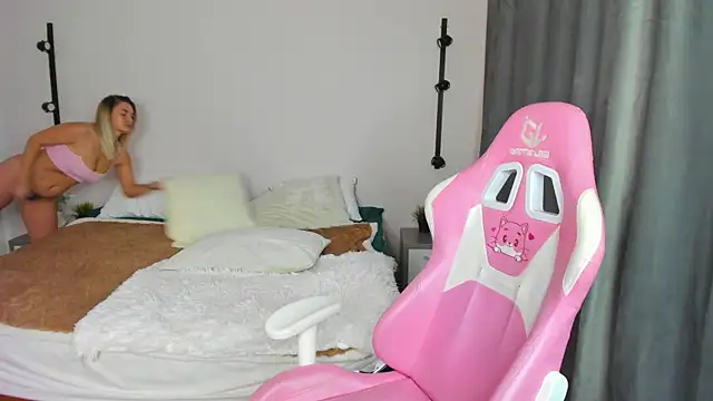 Marie Ellie online show from October 15, 2025, 2:01 am