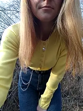 YOOUR EVAA online show from November 20, 2025, 8:58 am