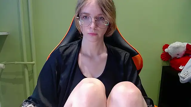 juicyPenny online show from April 20, 2026, 6:27 am