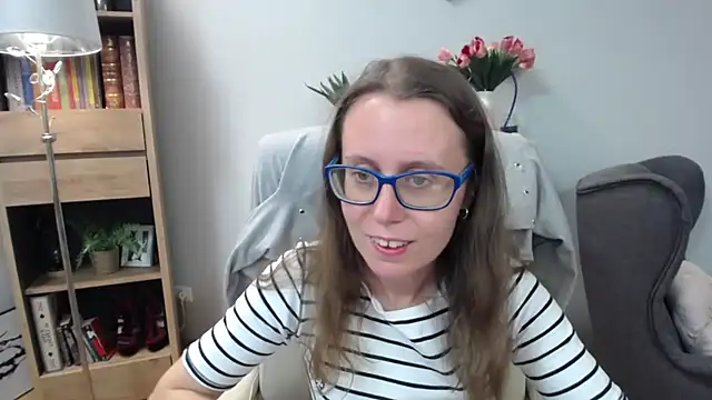 Snapshot of sweetxLizzy chatting on June 10, 2026, 4:23 am sweetxLizzy online show from June 10, 2026, 4:23 am