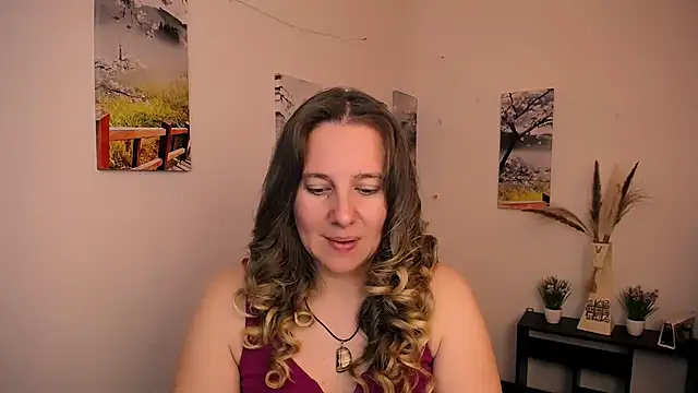 Snapshot of Darklure_ chatting on September 9, 2025, 8:52 pm Darklure online show from September 9, 2025, 8:52 pm