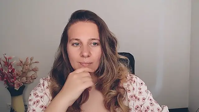 Snapshot of Darklure_ chatting on September 15, 2025, 1:44 pm Darklure online show from September 15, 2025, 1:44 pm