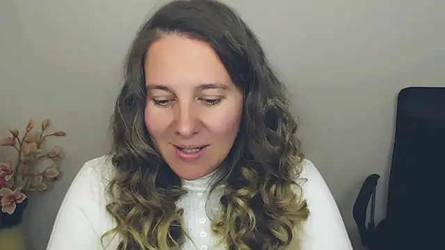 Snapshot of Darklure_ chatting on October 1, 2025, 9:21 pm Darklure online show from October 1, 2025, 9:21 pm